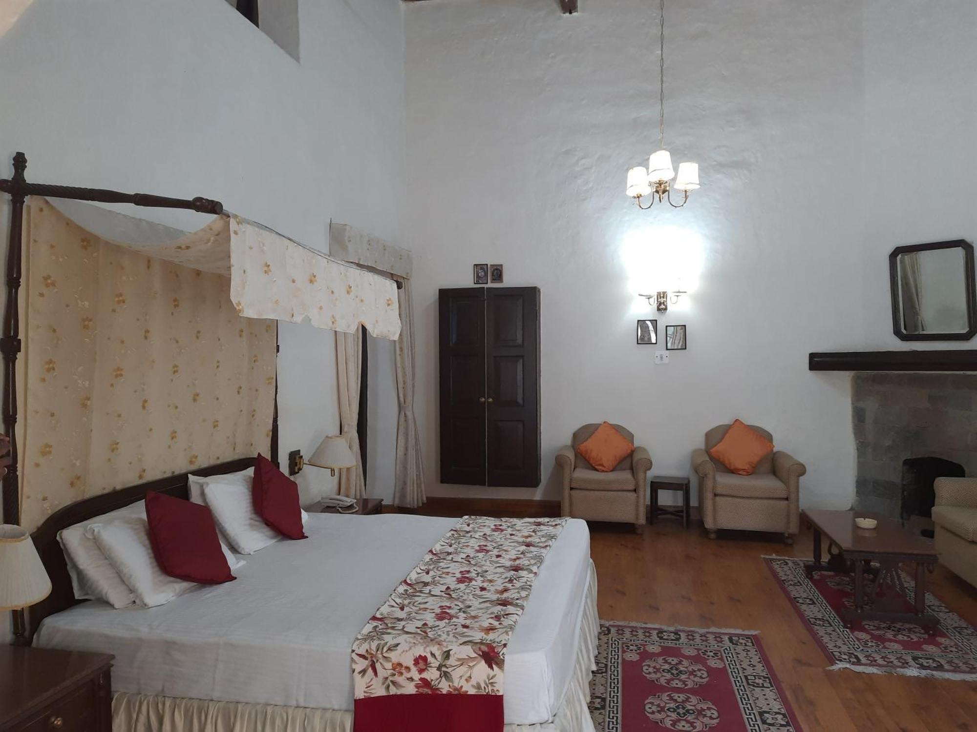 West View Hotel Ranikhet Bagian luar foto