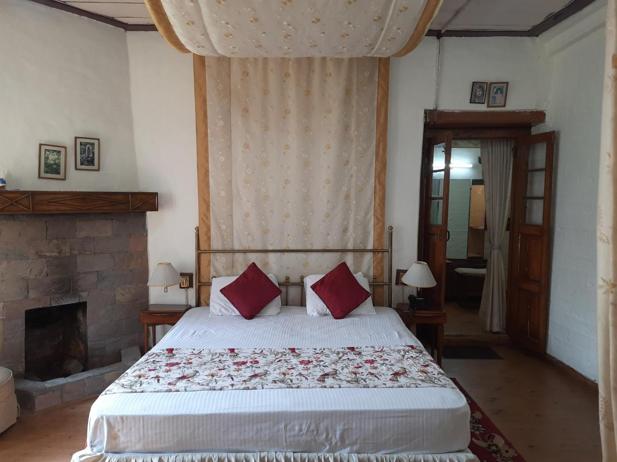 West View Hotel Ranikhet Bagian luar foto