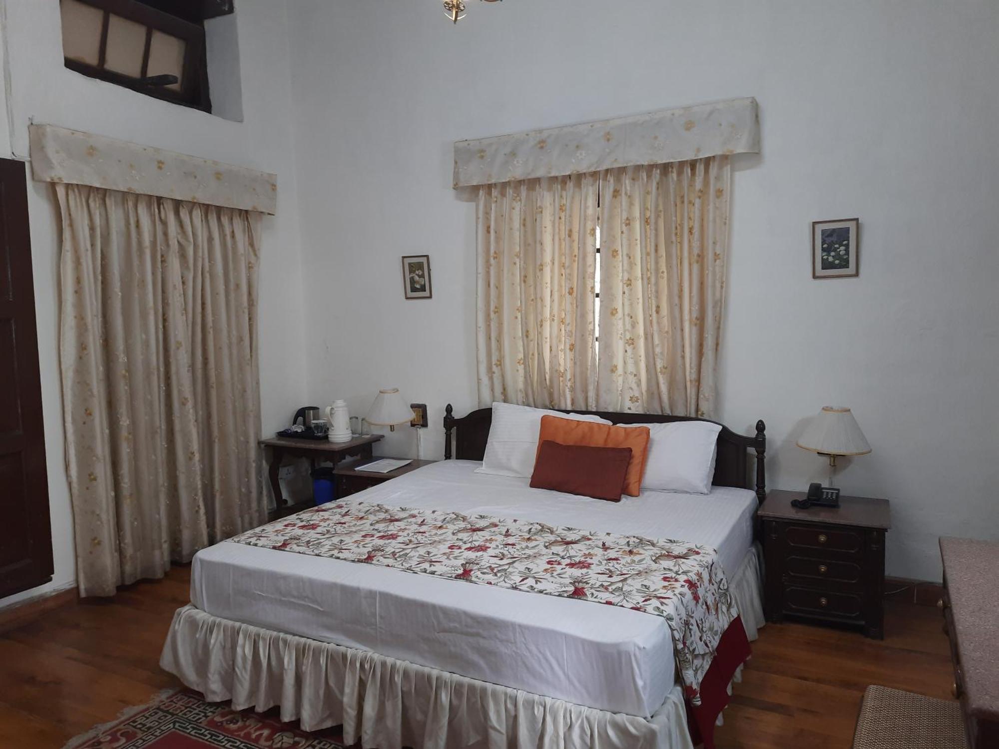West View Hotel Ranikhet Bagian luar foto