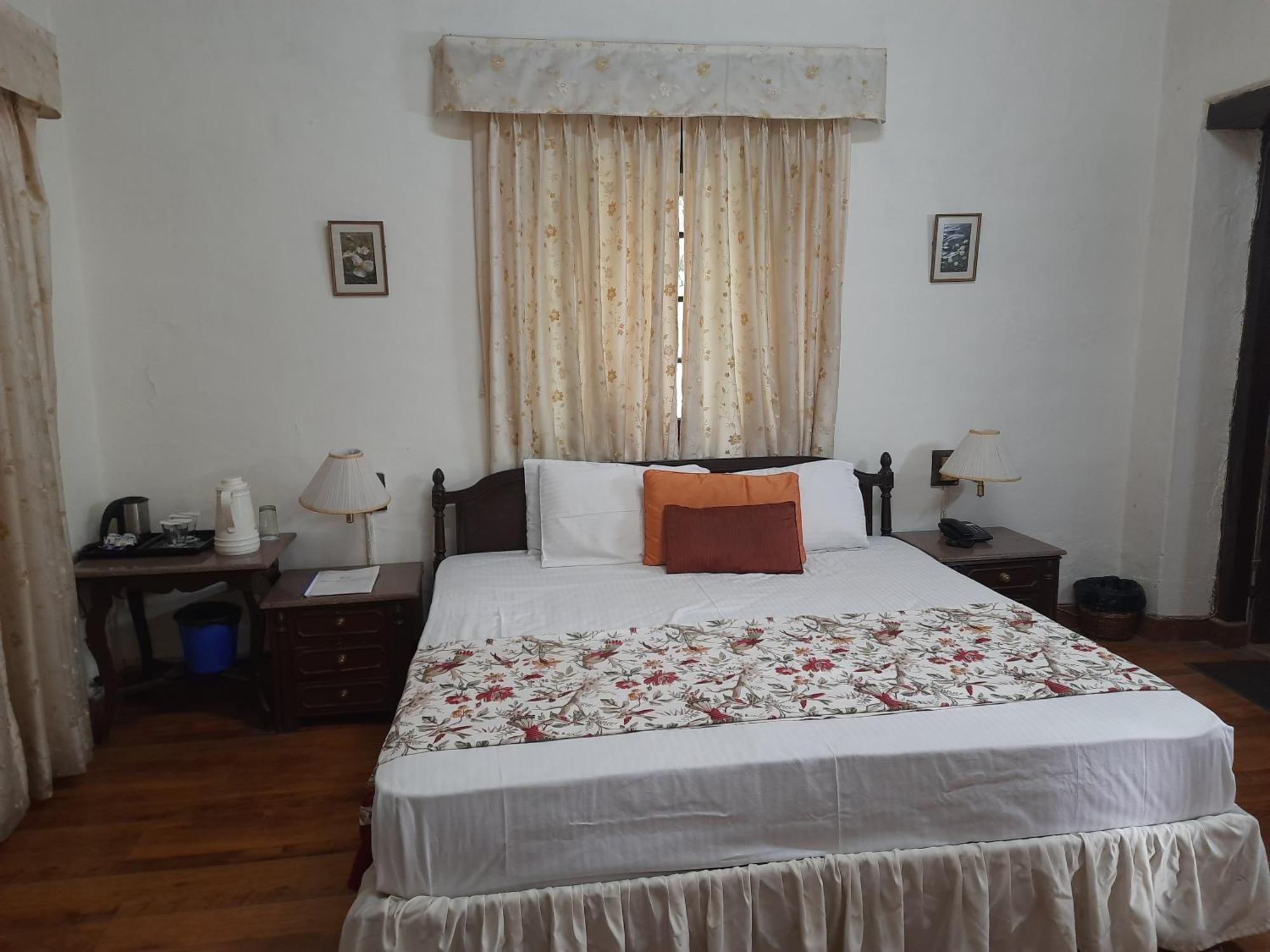 West View Hotel Ranikhet Bagian luar foto