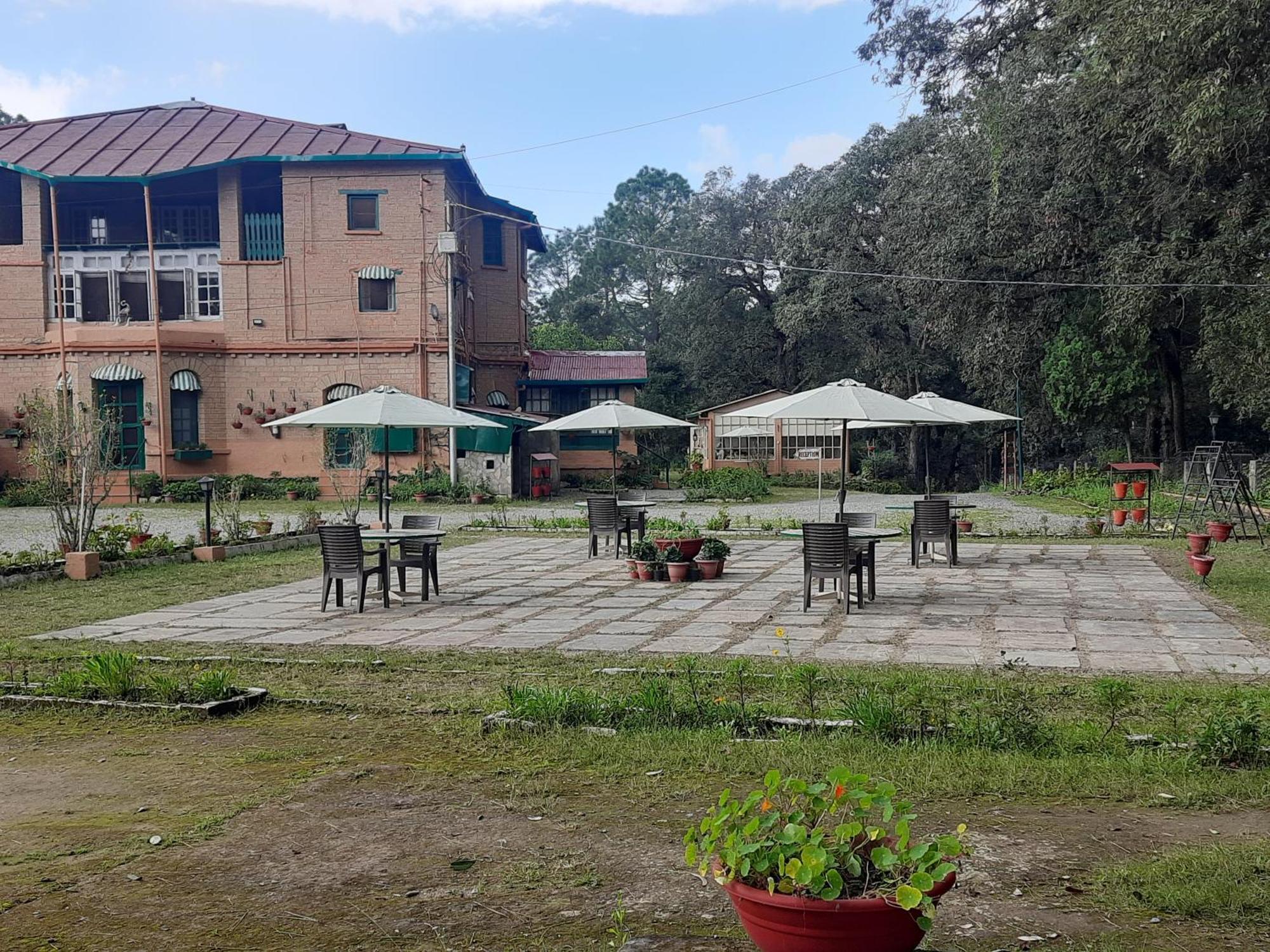 West View Hotel Ranikhet Bagian luar foto